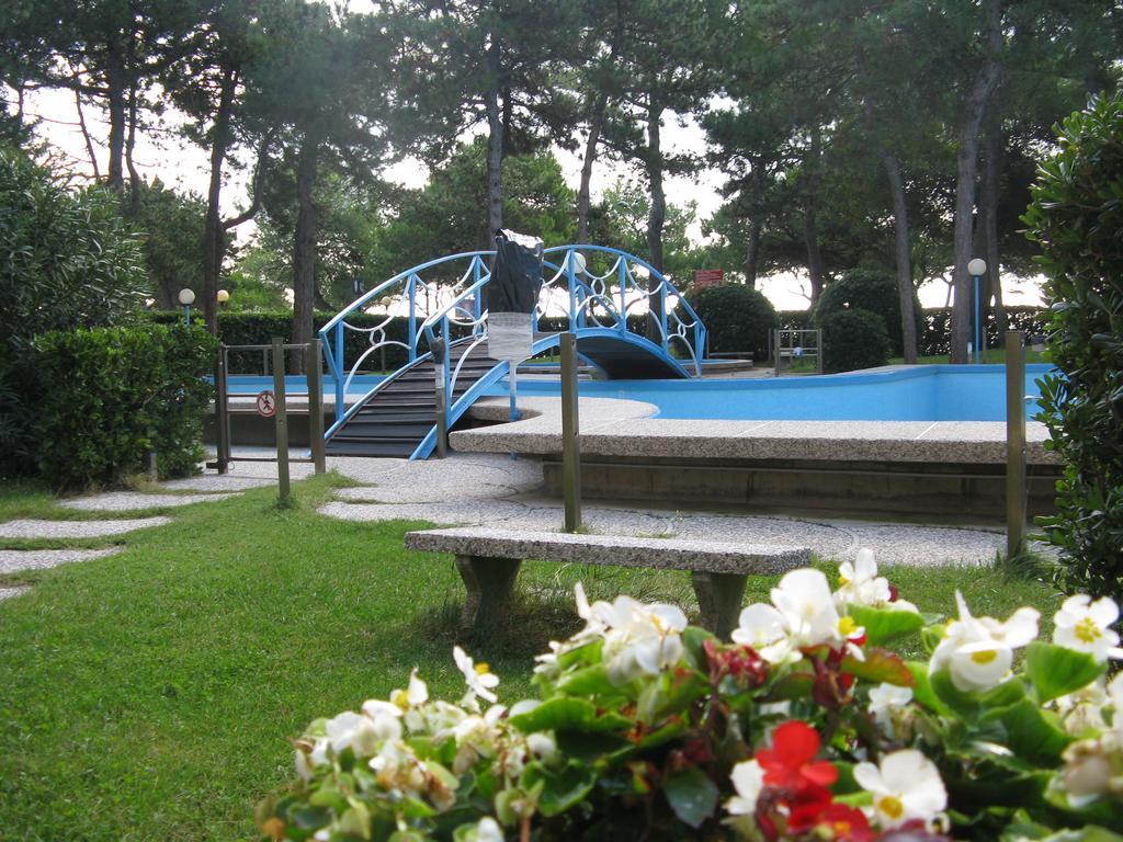 Condominio Cristallo Lignano Sabbiadoro Exterior photo